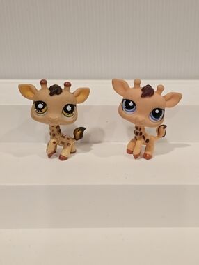 Littlest Pet Shop LPS Giraffe Figure Set
